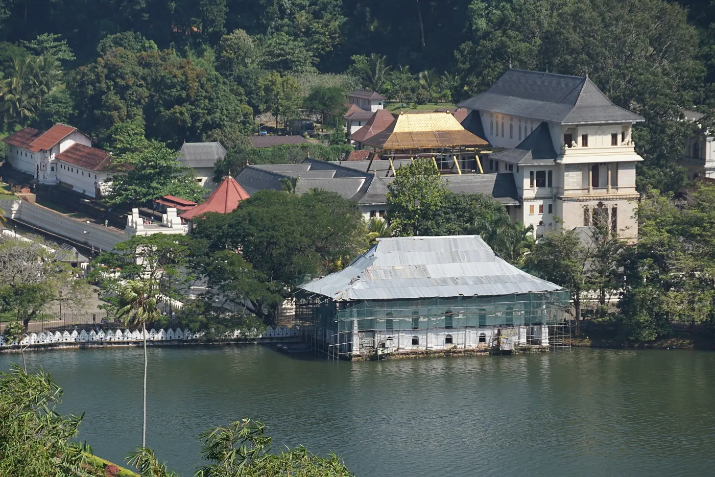 Kandy Lake and the Temple of the Tooth